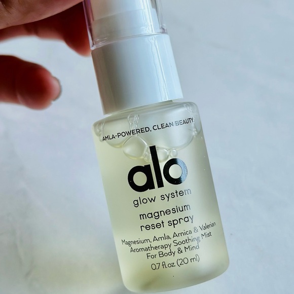 NEW Alo Yoga Glow Oil & Magnesium Spray Mini Duo - Picture 3 of 5